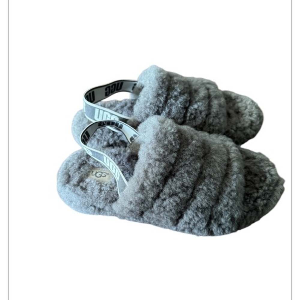 UGG Fluff fury slipper Sandals Grey size youth 4